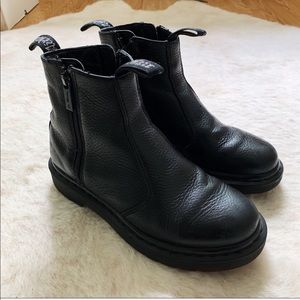 DR MARTENS 2976 ZIP CHELSEA BOOT